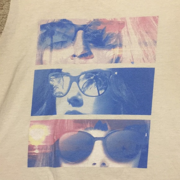 White tank top with cute sunglasses design - Picture 3 of 6